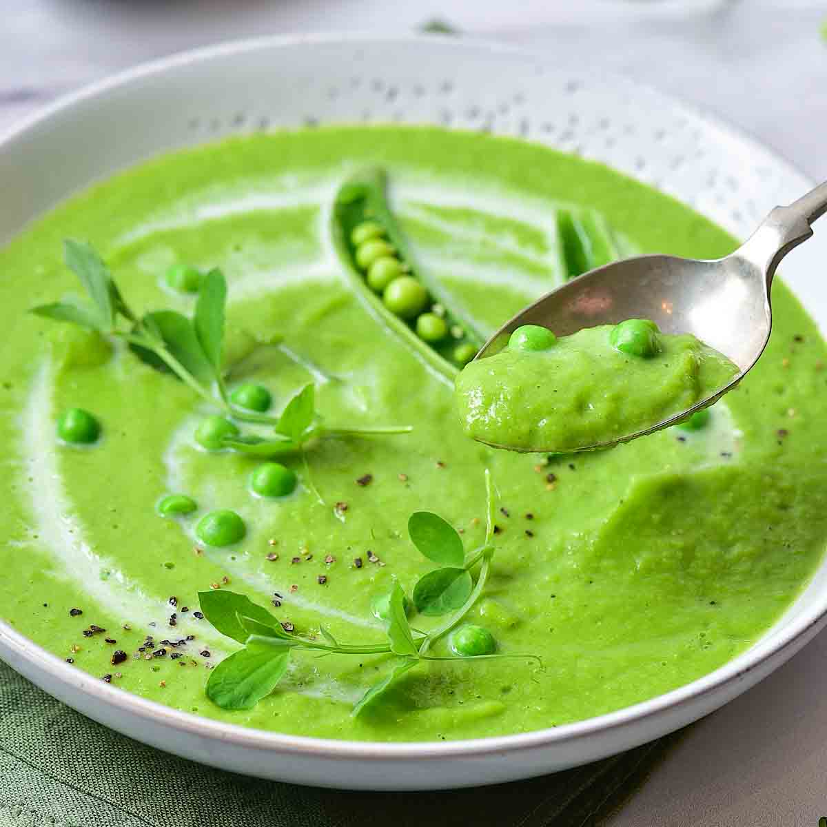 Easy creamy green pea soup